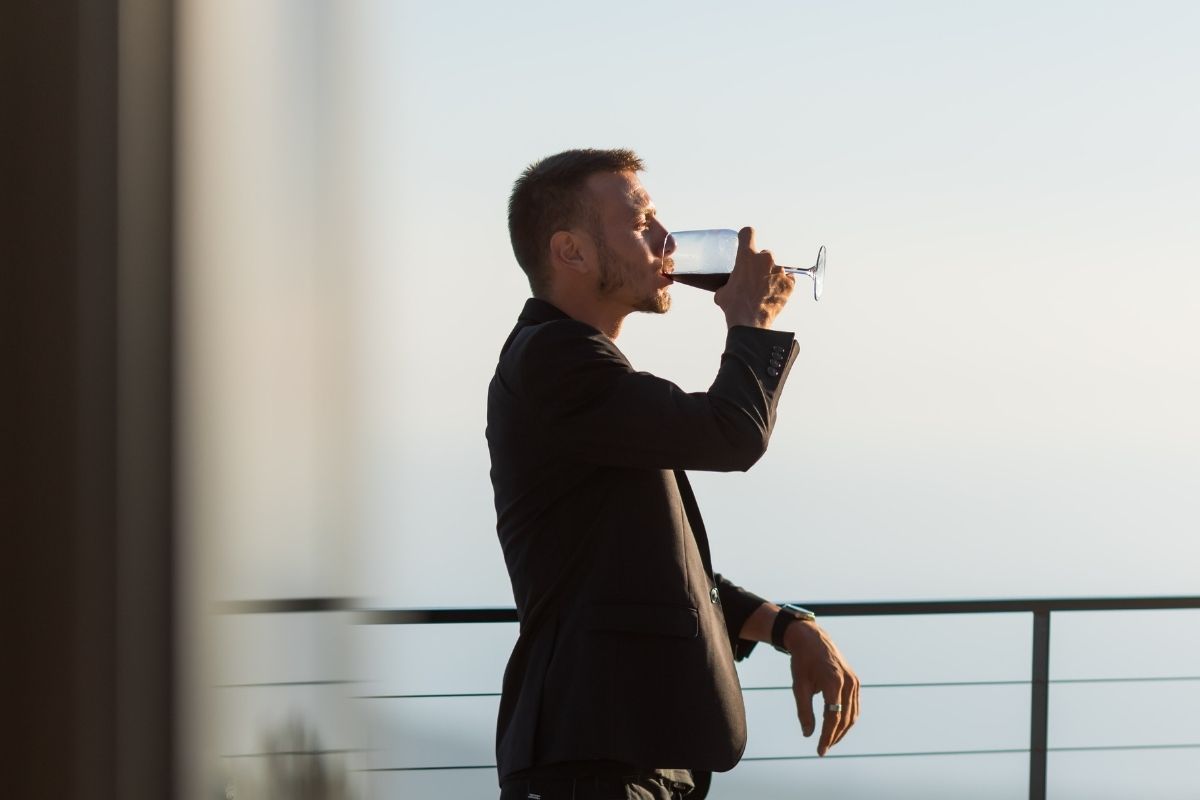 Guest enjoying a glass of wine with Adriatic Sea view at Storia di Pietra