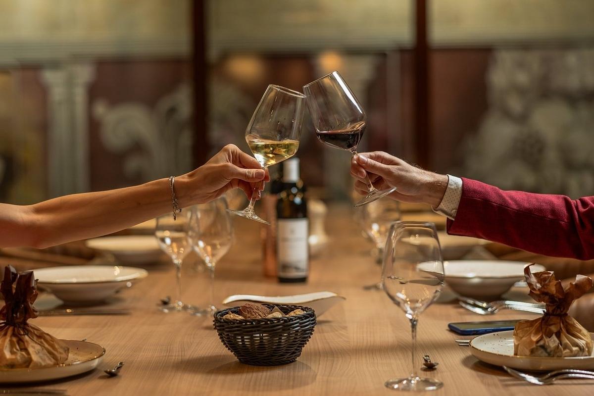 Guests toasting with Montenegrin wine at Storia di Pietra winery
