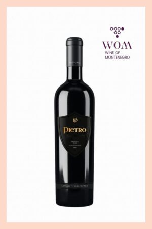 Dedvukaj Pietro 2021 – a blend of 70% Cabernet Franc and 30% Syrah, offering delicate notes of black fruit, spices, and herbal undertones. Full-bodied with a refined character and a long finish. Perfect with grilled meats and rich sauces.