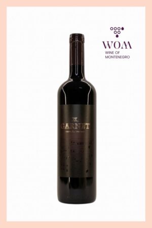 Garnet Vranac 2023 – full-bodied dry red wine with deep red color, produced through spontaneous fermentation and left unfiltered. Distinct aromas of blueberries and mild tannins. Pairs wonderfully with grilled meats, hearty stews, and aged cheeses like cheddar or gouda.