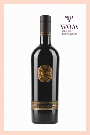 Keković Vranac 0.75L – intense ruby-red wine rich in forest fruit aromas, with hints of coffee and spices. Full-bodied, elegant, and long-lasting on the palate. Perfect with stews, lamb, or grilled dishes.