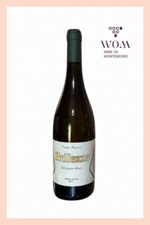 Bojanović Bellezza Sauvignon Blanc 2023 – refreshing white wine with bright aromas of citrus, green apple, and herbaceous hints. Stainless steel ageing preserves its vivid acidity and clean fruit character. Pairs wonderfully with seafood, salads, sushi, and light pasta dishes